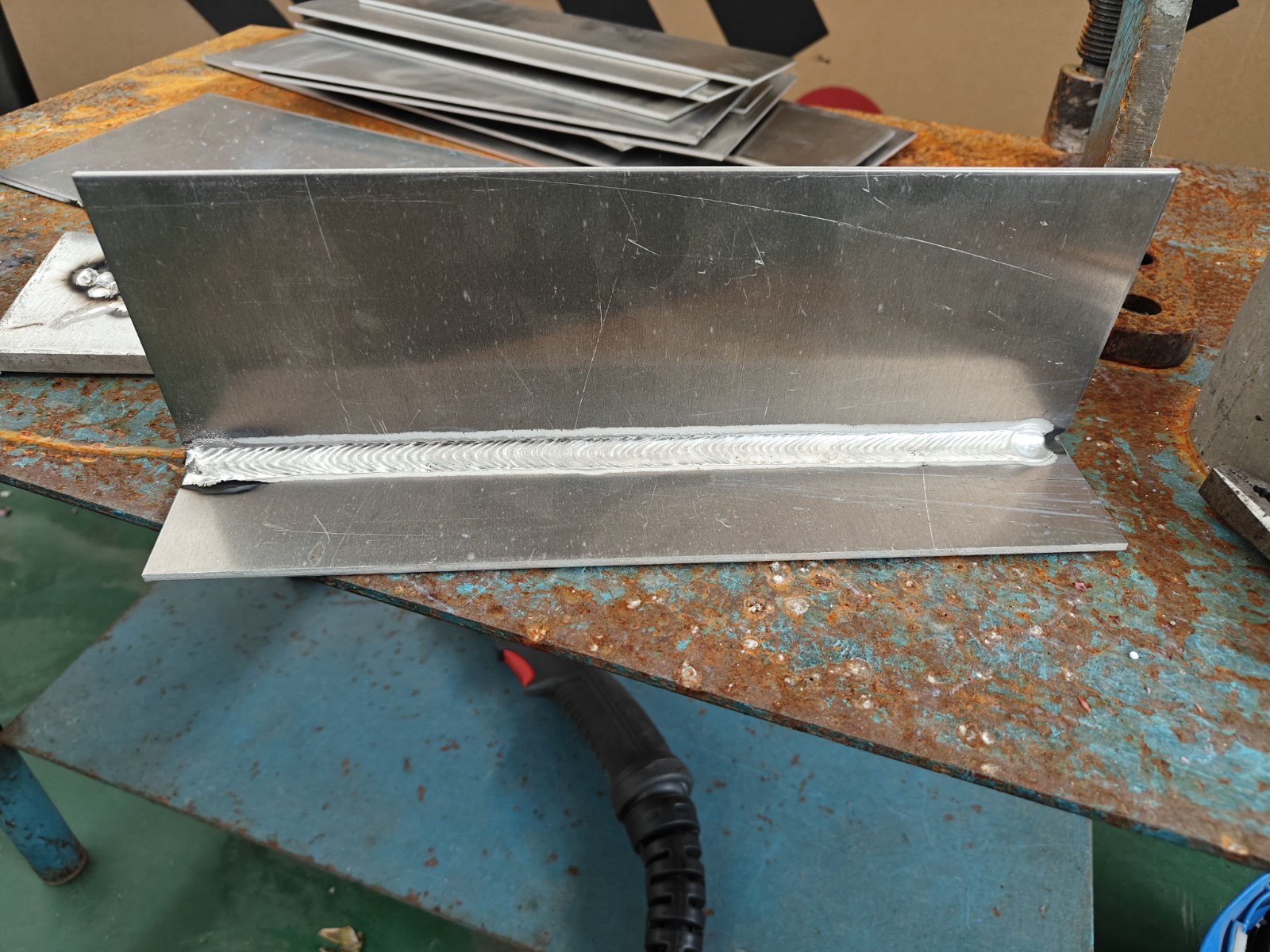 气保焊接效果 - 麦格米特多功能自动化气保焊机.jpg